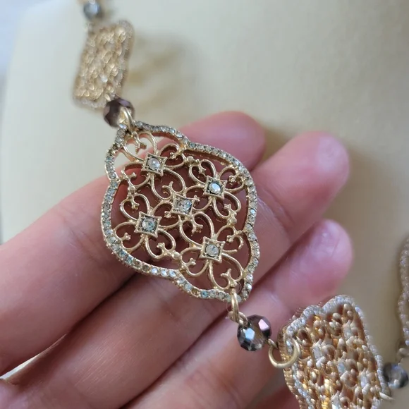 Lonna & Lilly | NWT Gold Tone Filigree Crystal Quatrefoil Necklace - Picture 6 of 9